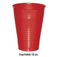 Класични пластични чаши од црвена оз сметаат за гости