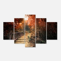 DesignArt 'Stairway низ пејзажот на пејзажот на црвената есенска шума'